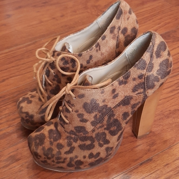 Leopard Print Oxfords - Picture 4 of 8